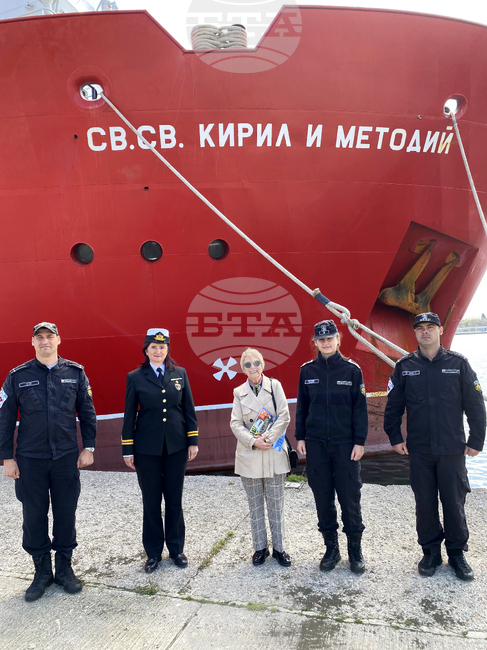 Турция - Истанбул - Български военен научноизследователски кораб „Св. св. Кирил и Методий“