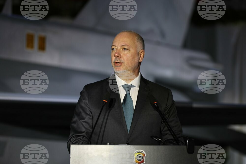 Това е идеологическа промяна, каза премиерът Росен Желязков на церемонията по приемането на F-16 Block 70 в авиобазата в Граф Игнатиево