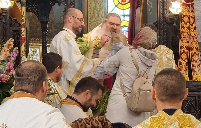 Радостта в Господа е особено духовно състояние, което не търси земни притежания и успехи, каза Варненският митрополит Йоан