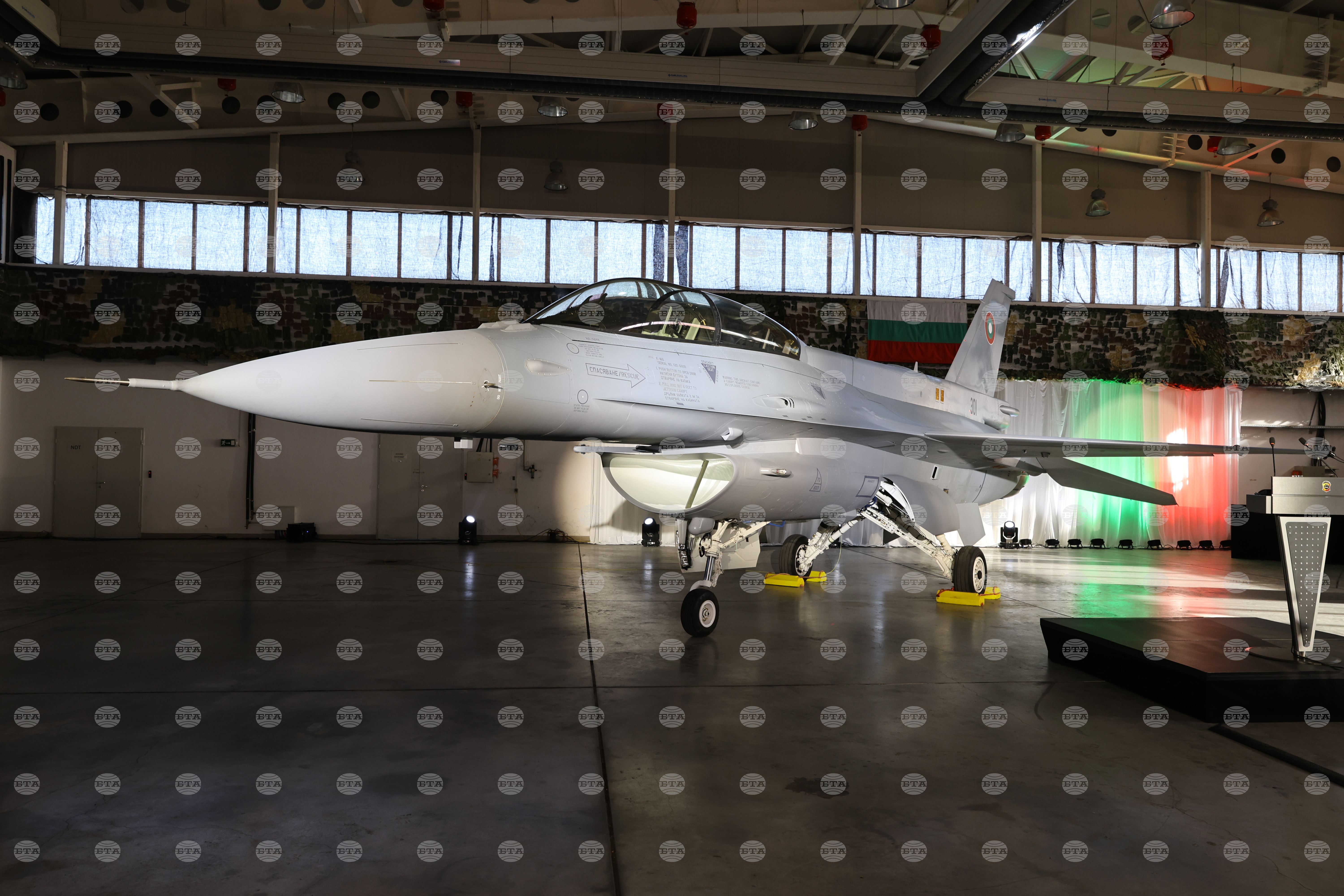 На един от самолетите F-16 е констатиран теч на гориво, от "Локхийд Мартин" ще дойдат за отстраняване на неизправността, съобщи Атанас Запрянов