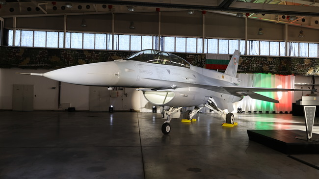 GERB Leader, President Trade Barbs over Bulgaria's F-16, PM and Defence Minister Offer Clarification