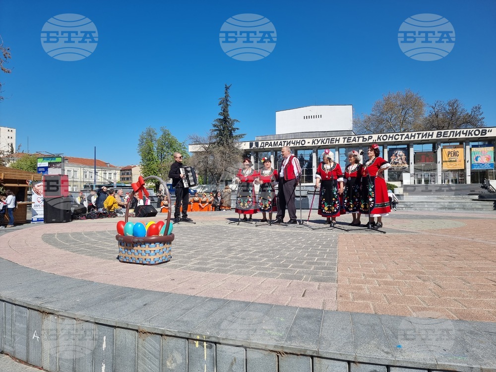 Близо 400 изпълнители от община Пазарджик се включиха в пролетен фолклорен празник
