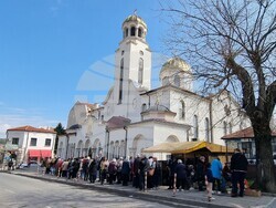 Шумен - църква „Св. Три Светители“ - неделна служба