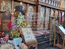 Шумен - църква „Св. Три Светители“ - неделна служба