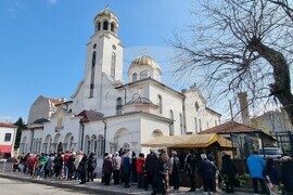 Шумен - църква „Св. Три Светители“ - неделна служба