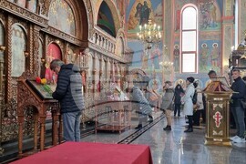 Шумен - църква „Св. Три Светители“ - неделна служба