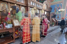 Шумен - църква „Св. Три Светители“ - неделна служба