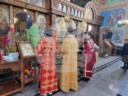 Шумен - църква „Св. Три Светители“ - неделна служба