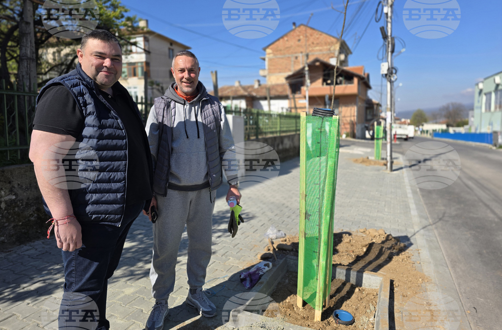 Петрич - инициатива - засадени 100 дръвчета