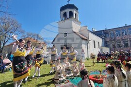 Село Войводово - Цветница