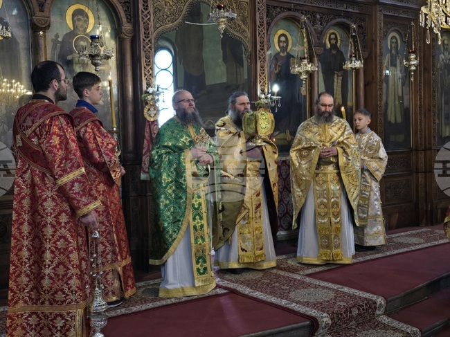 Бог допуска тъгата в нашия живот, за да усетим величието на радостта, каза архимандрит Самуил във Видин