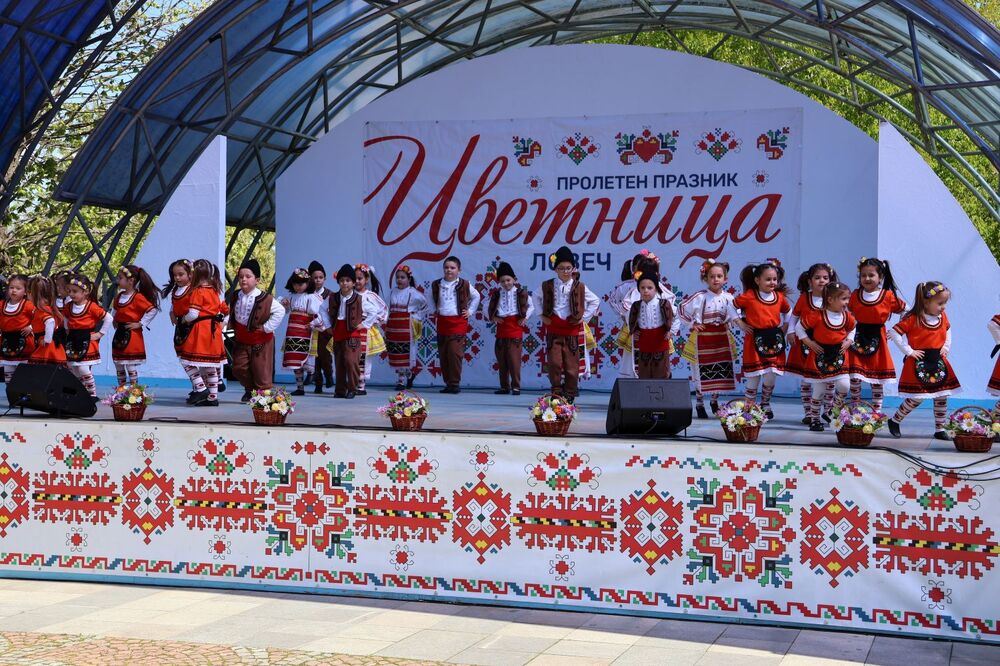 Цветница в Ловеч