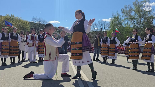 В Ловеч празненствата на Цветница започнаха със Златоустова света литургия