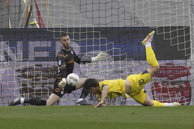 Вратарят Давид Де Хеа продължи договора си с Фиорентина до 2028 година