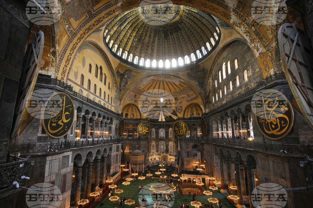 Посетителка предотврати опит за умишлен палеж в храма „Света София“ в Истанбул 