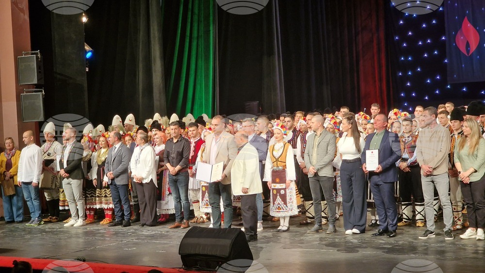 Танцови състави и ансамбли от страната се надпреварваха в Разград за класиране във финалния концерт “Топ 10 Български танцов фолклор“