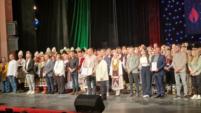 Танцови състави и ансамбли от страната се надпреварваха в Разград за класиране във финалния концерт “Топ 10 Български танцов фолклор“