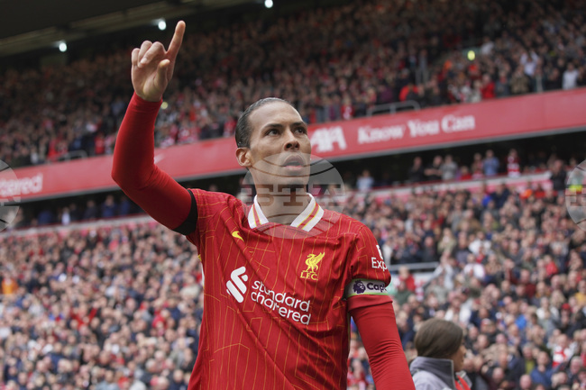 Върджил Ван Дайк удължи договора си с Ливърпул с още две години