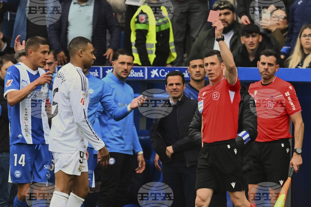 Мбапе се извини на играча на Алавес за грубия фаул, който донесе първия червен картон за французина с екипа на Реал Мадрид