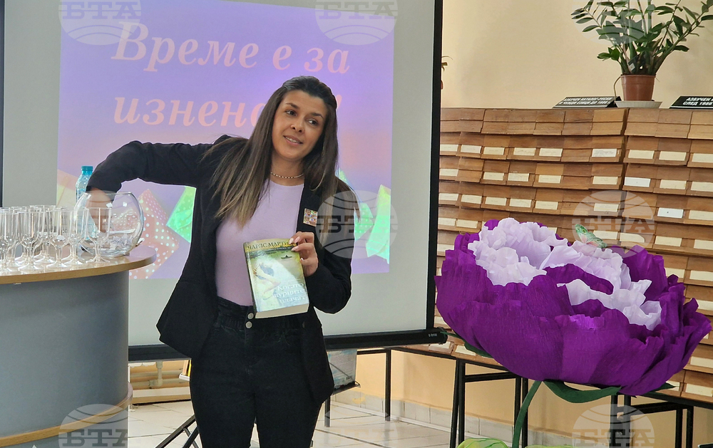 На първия си рожден ден членовете на Читателския клуб в Разград споделиха удоволствието от четенето с видни творци 