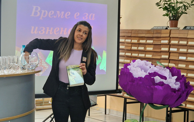 На първия си рожден ден членовете на Читателския клуб в Разград споделиха удоволствието от четенето с видни творци