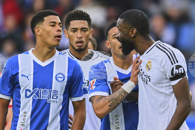 Алавес сложи край на серията без поражение на Атлетик (Билбао) и постигна първа победа като гост над този съперник от 20 години