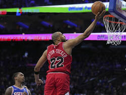 Bulls 76ers Basketball
