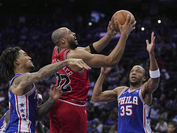 Bulls 76ers Basketball