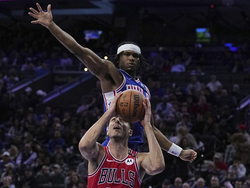 Bulls 76ers Basketball