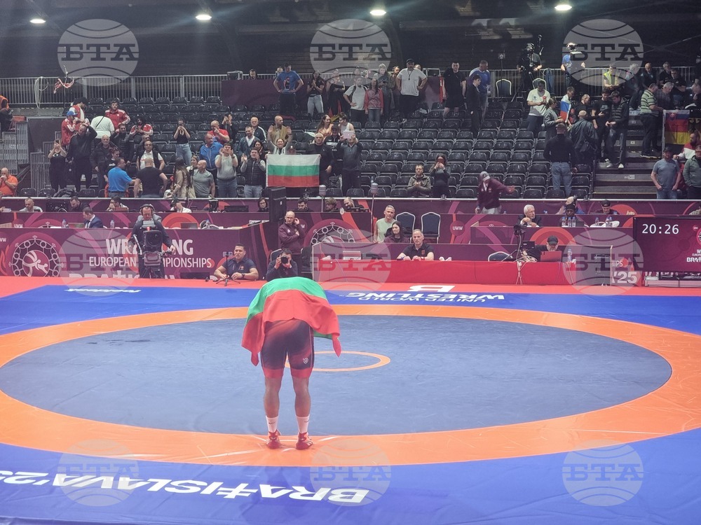 "Разделението в българската борба не трябва да определя съдбата на спортистите", заяви европейският шампион в категория до 97 кг Кирил Милов