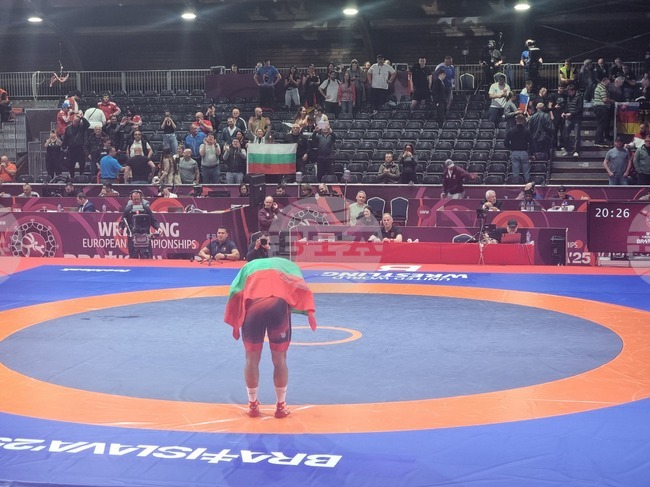 "Разделението в българската борба не трябва да определя съдбата на спортистите", заяви европейският шампион в категория до 97 кг Кирил Милов