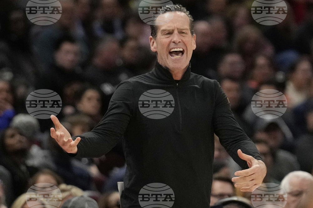 Наставникът на Кливланд Кени Аткинсън беше избран за "Треньор на годината" в НБА