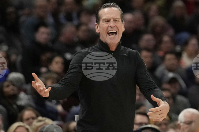 Наставникът на Кливланд Кени Аткинсън беше избран за "Треньор на годината" в НБА