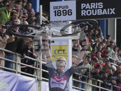 APTOPIX France Cycling Paris Roubaix