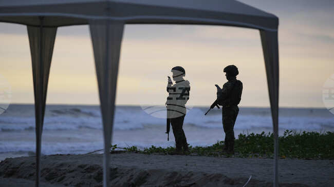 Еквадорските власти обискираха домовете на политици от опозицията заради предполагаеми нелегални средства от Венецуела