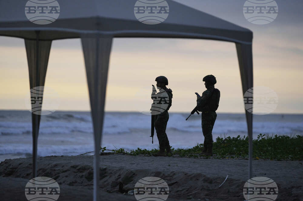 Еквадорските власти обискираха домовете на политици от опозицията заради предполагаеми нелегални средства от Венецуела