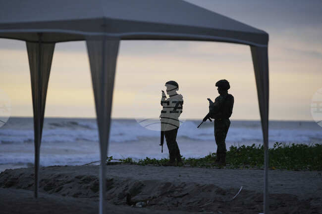 Еквадорските власти обискираха домовете на политици от опозицията заради предполагаеми нелегални средства от Венецуела