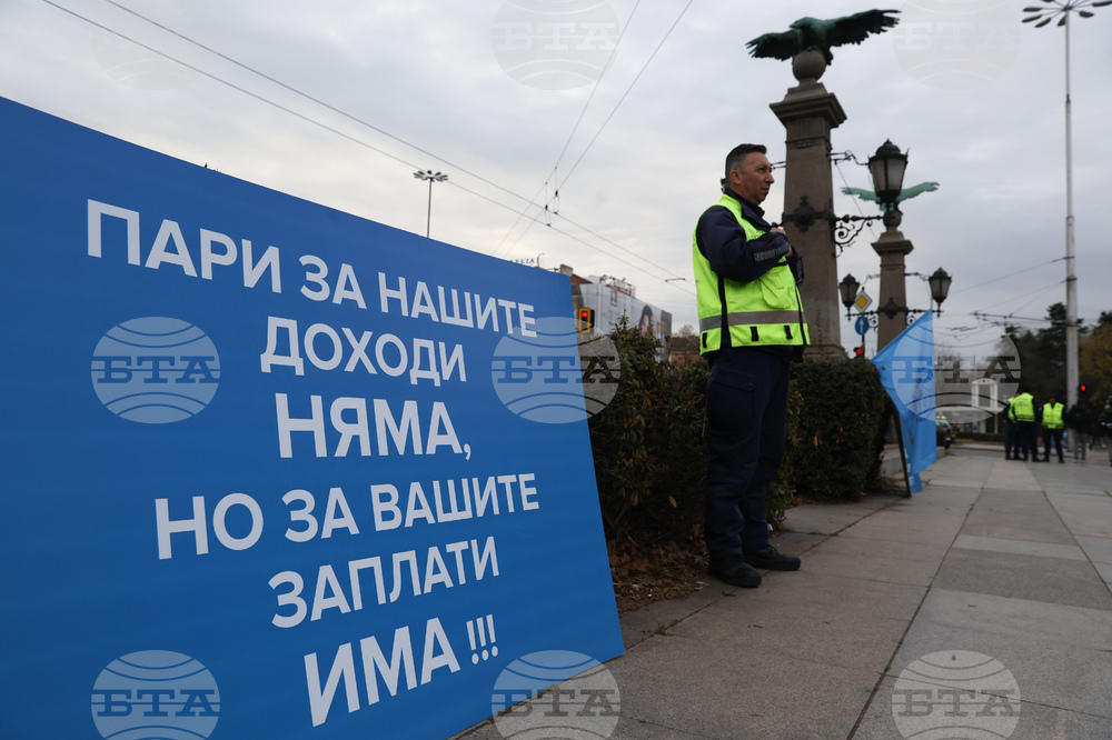 Шофьори от градския транспорт излизат на протест тази сутрин в София, очакват се блокади и затруднено движение