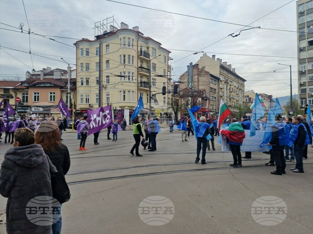 Протестиращи блокираха движението по кръстовището при столичния площад „Македония“