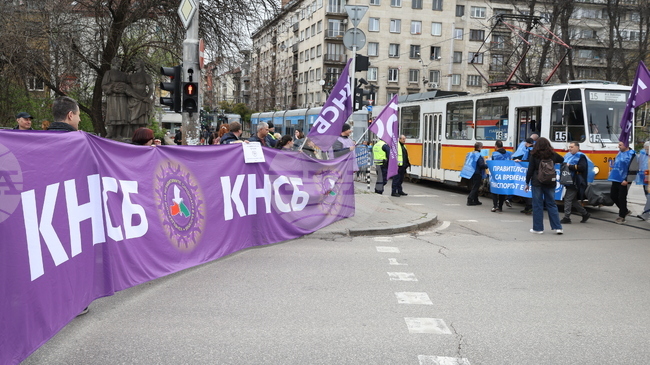 Работещи в столичния градски транспорт очакват среща с властта заради заплащането, казаха от КНСБ 