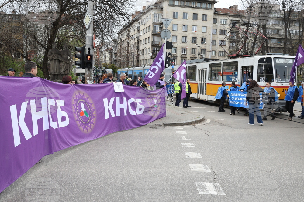 Работещи в столичния градски транспорт очакват среща с властта заради заплащането, казаха от КНСБ 