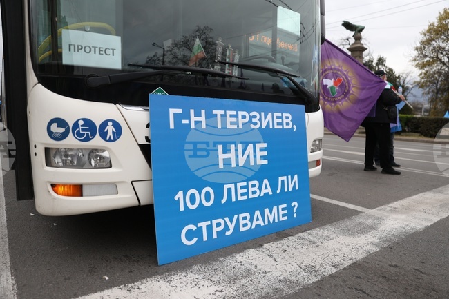 Наземният градски транспорт в София ще бъде спрян от 4:00 часа тази нощ заради протест на служителите, ще се движат влаковете на метрото 