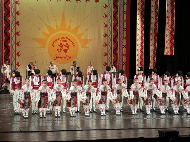 Община Русе: ДЮФА “Зорница” почете хореографа Милка Железарова с концерт-спектакъл