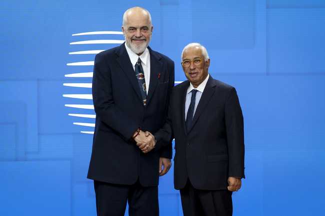 Албания очаква да завърши преговорите за присъединяване към ЕС през 2027 г., каза Еди Рама