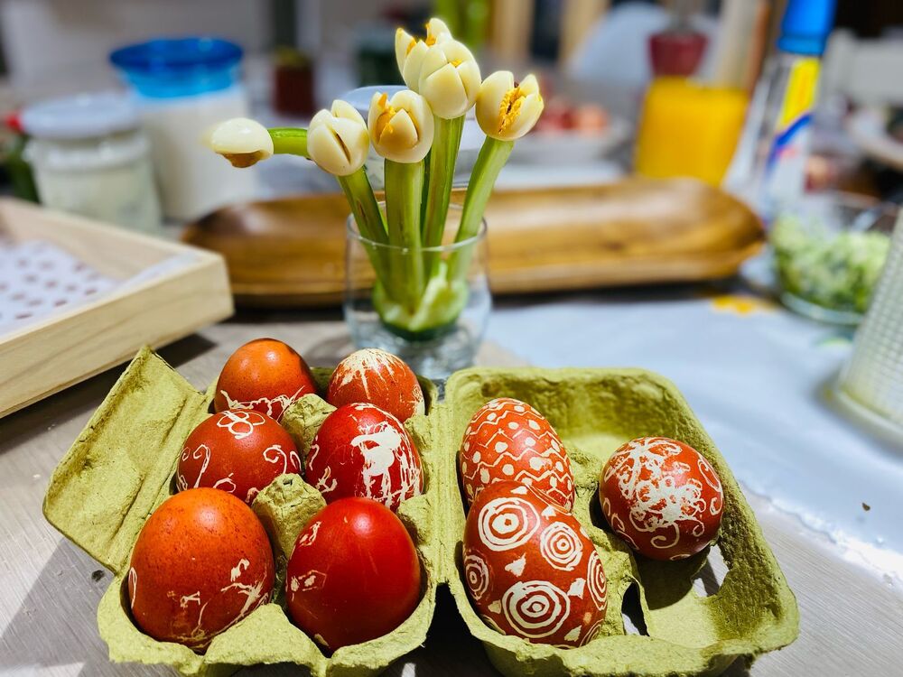 Сънародничката ни Елена Димитрова организира в чилийския град Икике работилница за писане на великденски яйца