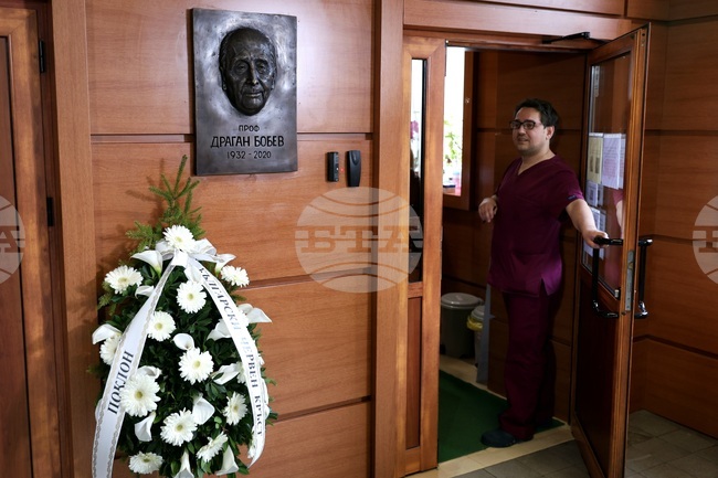 Паметна плоча на проф. Драган Бобев беше открита в болница „Царица Йоанна – ИСУЛ“, учредява се стипендия за педиатри на негово име