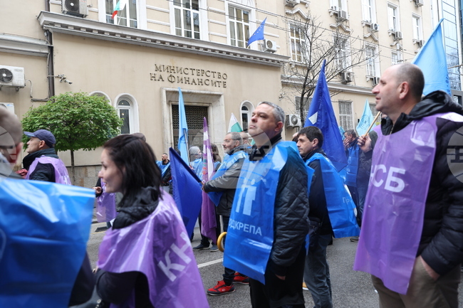 Министерство на финансите - протест на транспортни работници
