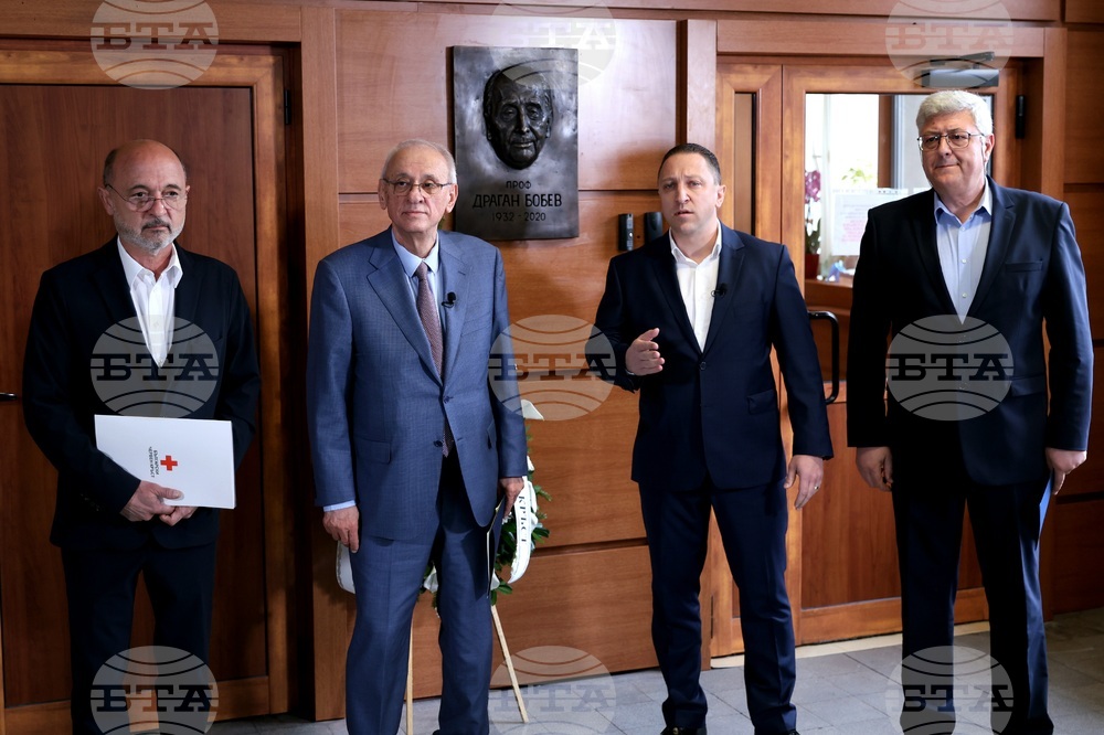 УМБАЛ „Царица Йоанна - ИСУЛ“ - паметна плоча на проф. д-р Драган Бобев - откриване