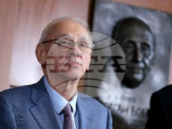 УМБАЛ „Царица Йоанна - ИСУЛ“ - паметна плоча на проф. д-р Драган Бобев - откриване