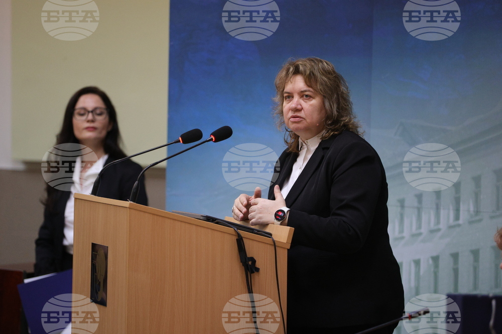 Правителството ще остане на власт, докато има доверие в мнозинството от народните представители, каза Наталия Киселова в Русе